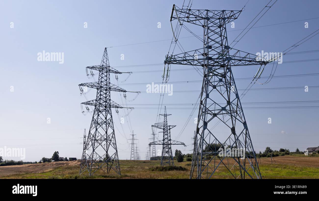 Tralicci elettrici ad alta tensione Foto Stock