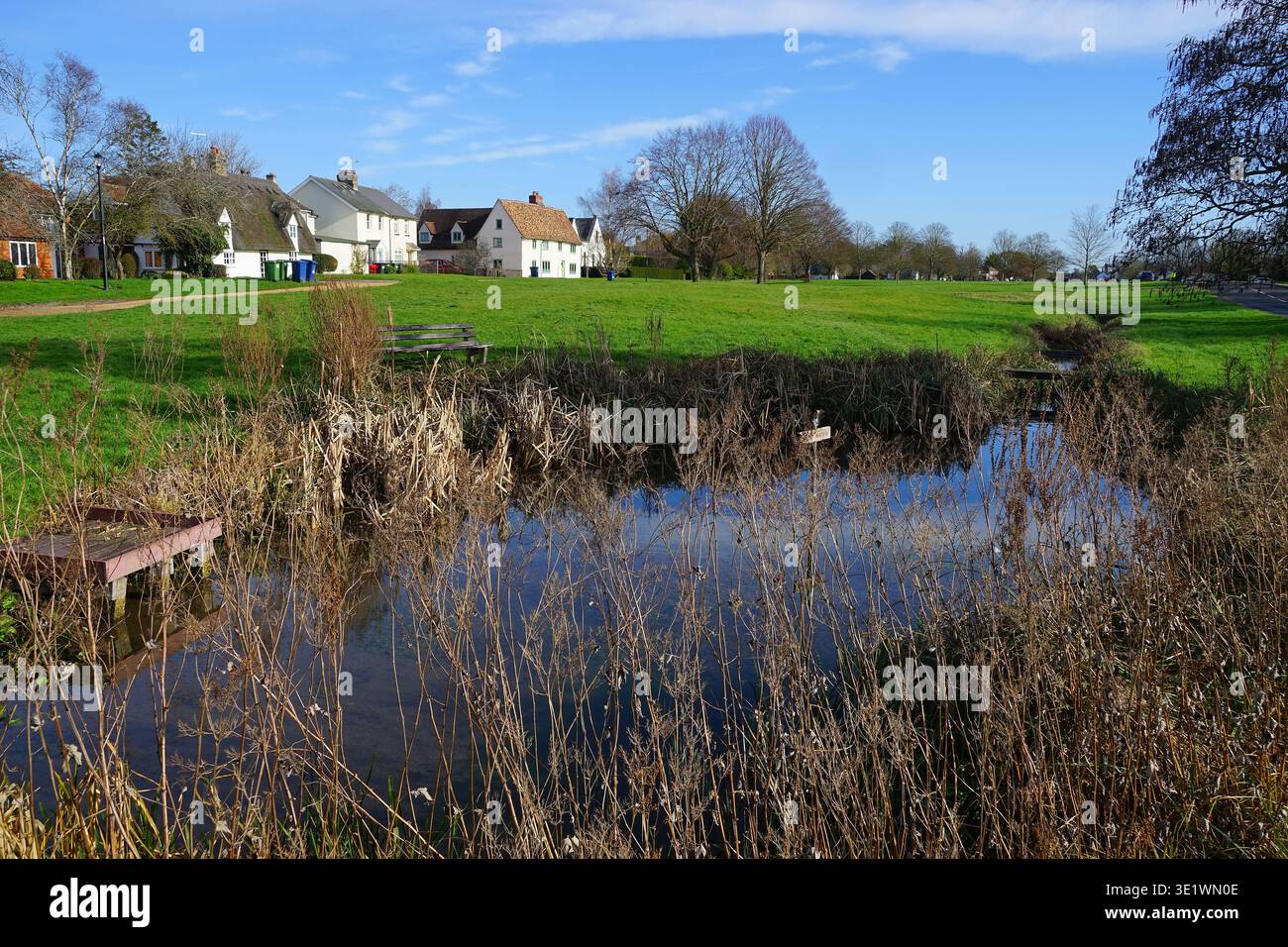 Lo stagno del villaggio sul verde di Barrington Foto Stock