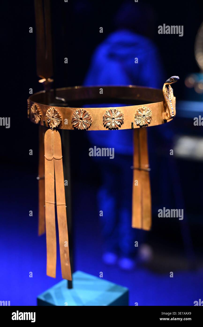 Diadem della Principessa Sithathoriunet - Ramses e l'oro del Faraone: La mostra Foto Stock