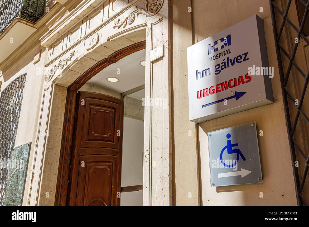 Malaga Spagna, Andalusia Andalucia, Centro Historico Antiguo de Malaga, Centro storico, HM Hospitales hm galvez Hospital sign urgencias emergenza e Foto Stock