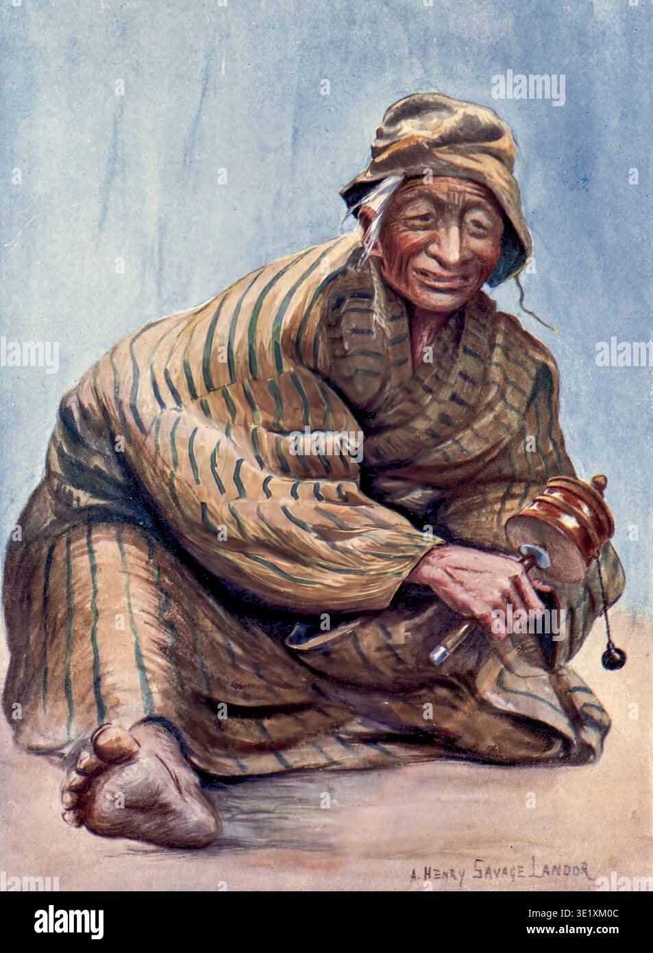 Una Vecchia Signora e la sua ruota delle preghiere donna anziana accovacciata, con una ruota delle preghiere tradizionale, raffigurante un momento di devozione spirituale e patrimonio culturale spesso trovato in Tibet e Nepal. Di Arnold Henry Savage LANDOR 1865-1924 Foto Stock