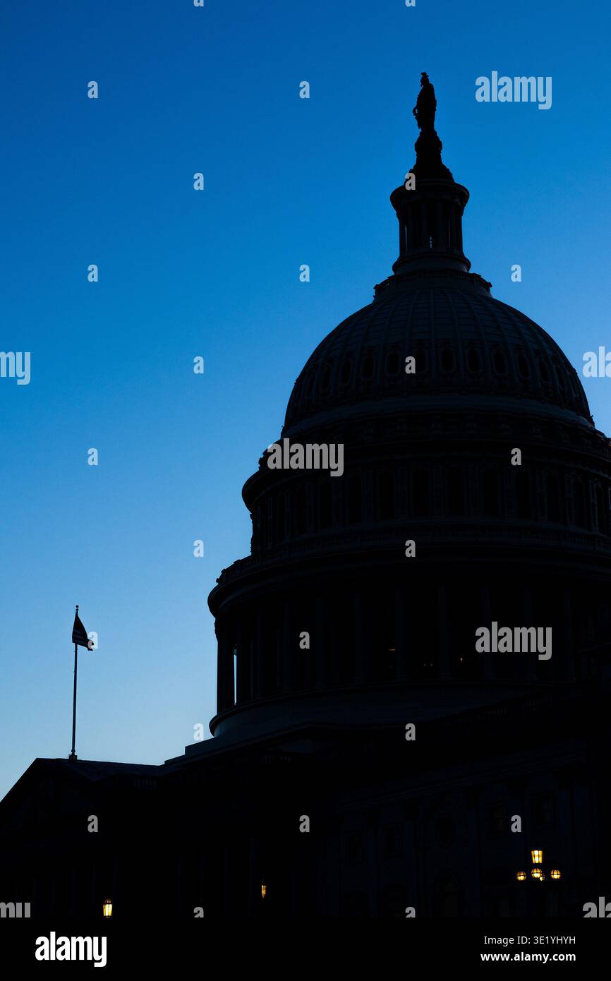 Sagoma del Campidoglio DEGLI STATI UNITI al crepuscolo, cupola del Campidoglio DEGLI STATI Uniti a Washington DC Foto Stock