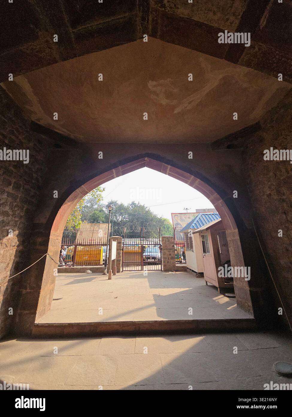 Porta Turkman a Delhi, India. - Immagine stock catturata con smartphone