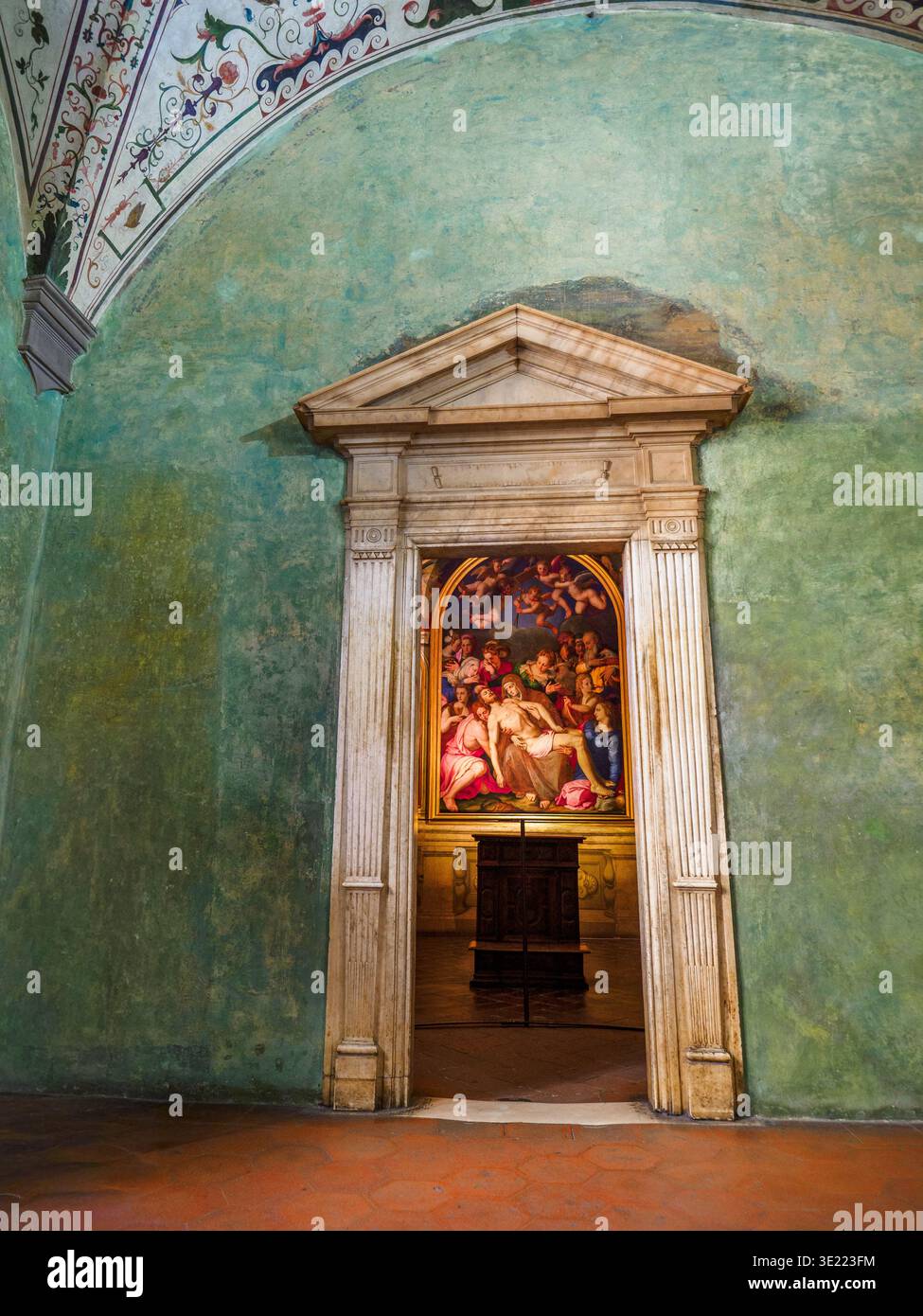 Porta della Cappella nella sala Verde negli Appartamenti di Eleonora di Toledo con ingresso alla cappella - Palazzo Vecchio - Firenze, Italia Foto Stock