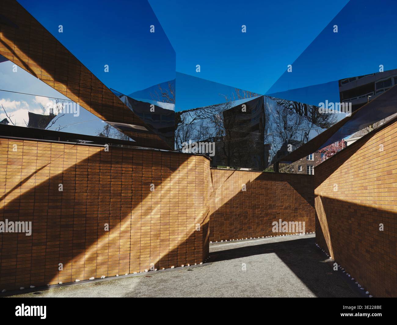 Il National Holocaust Names Memorial di Amsterdam, che commemora i molti ebrei, Sinta e Rom uccisi dai nazisti. Foto Stock