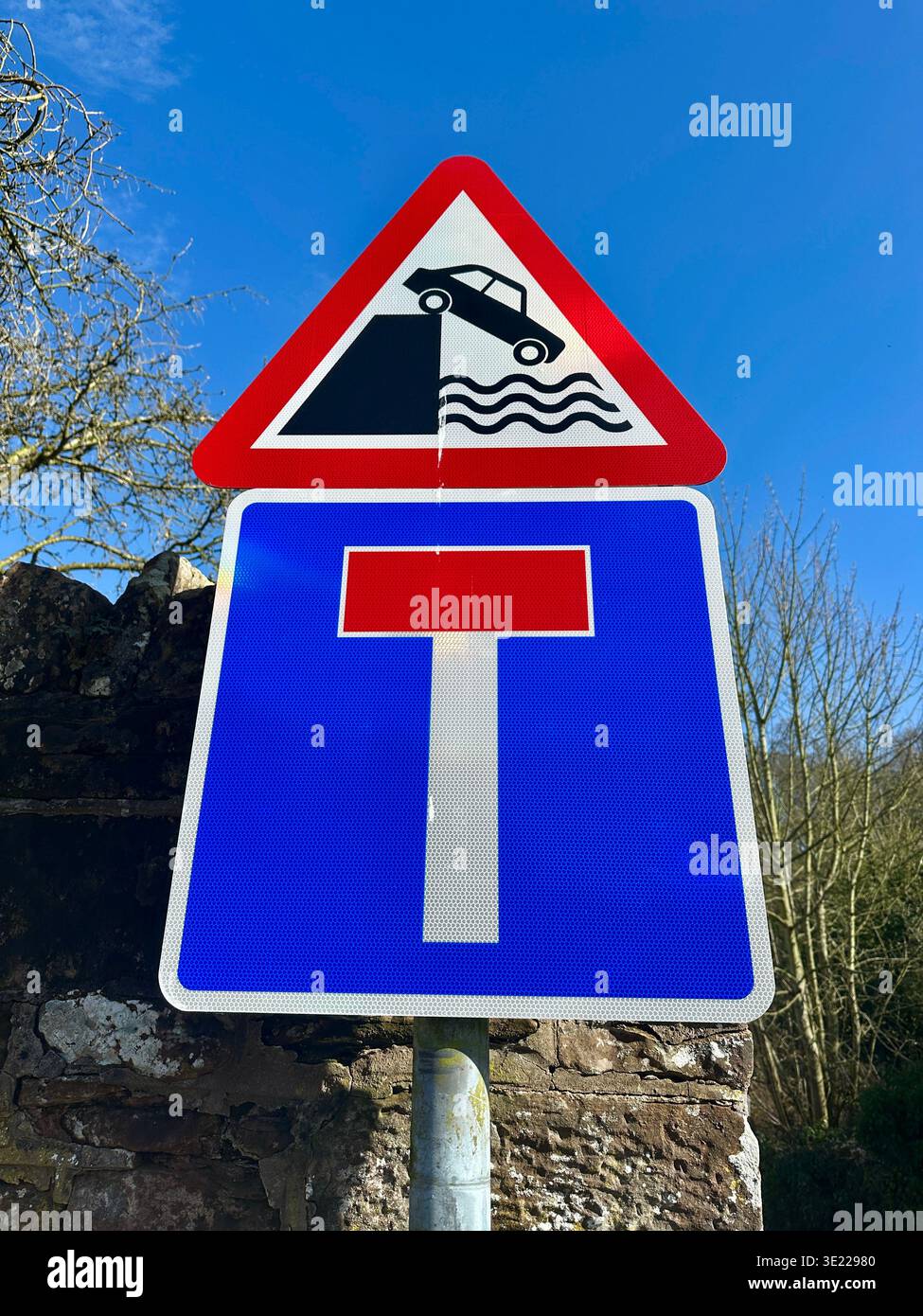 Segnale di avvertenza bordo non protetto Foto Stock