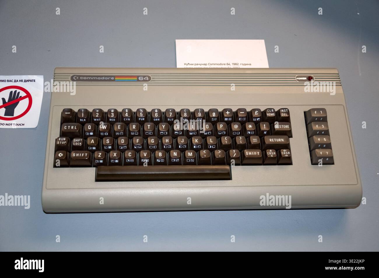 Home computer vintage Commodore 64, iconica mostra di informatica degli anni '1980 Foto Stock