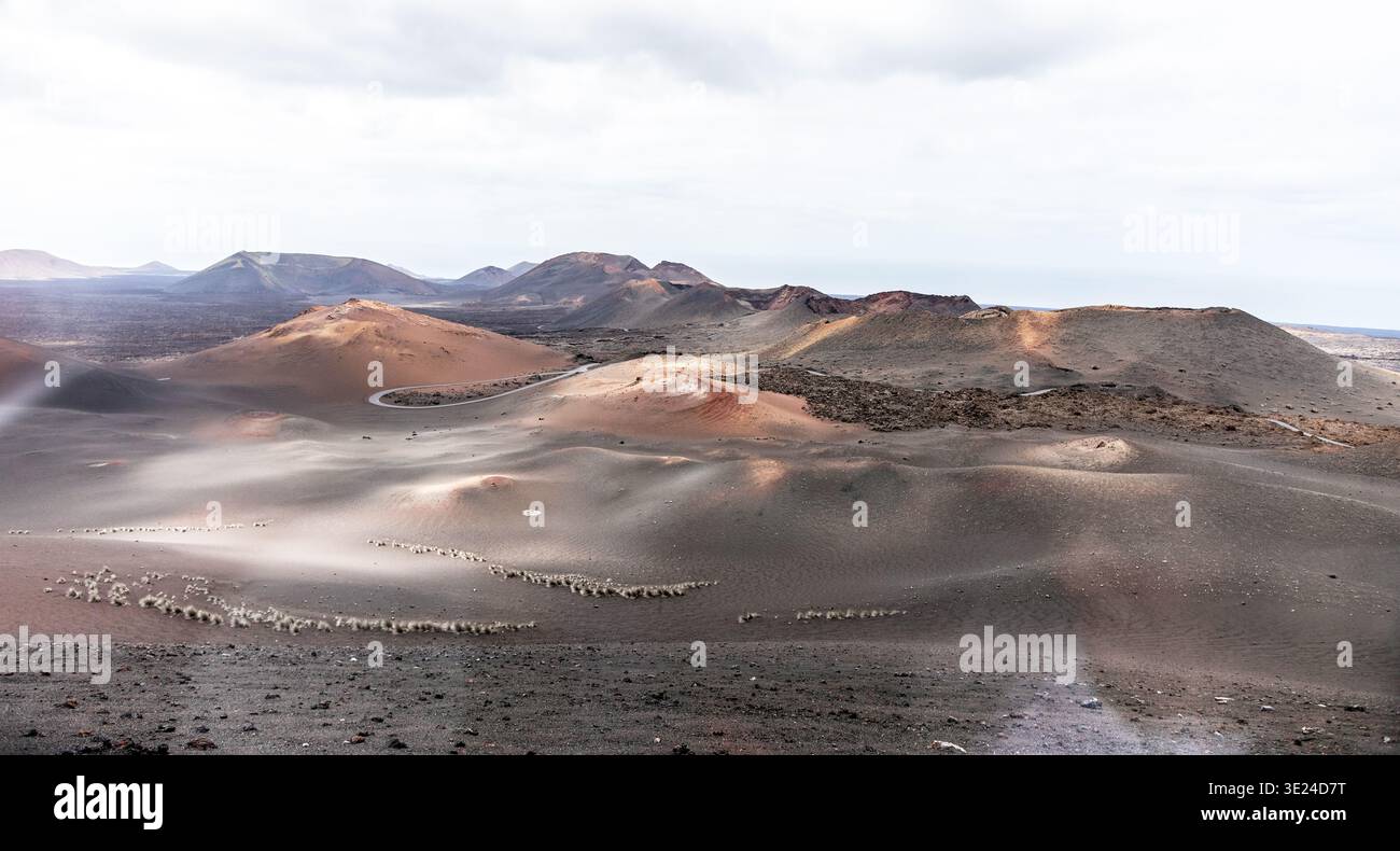 Paesaggio vulcanico Lava Flow nel Parco Nazionale Timanfaya, Isole Canarie Lanzarote Foto Stock
