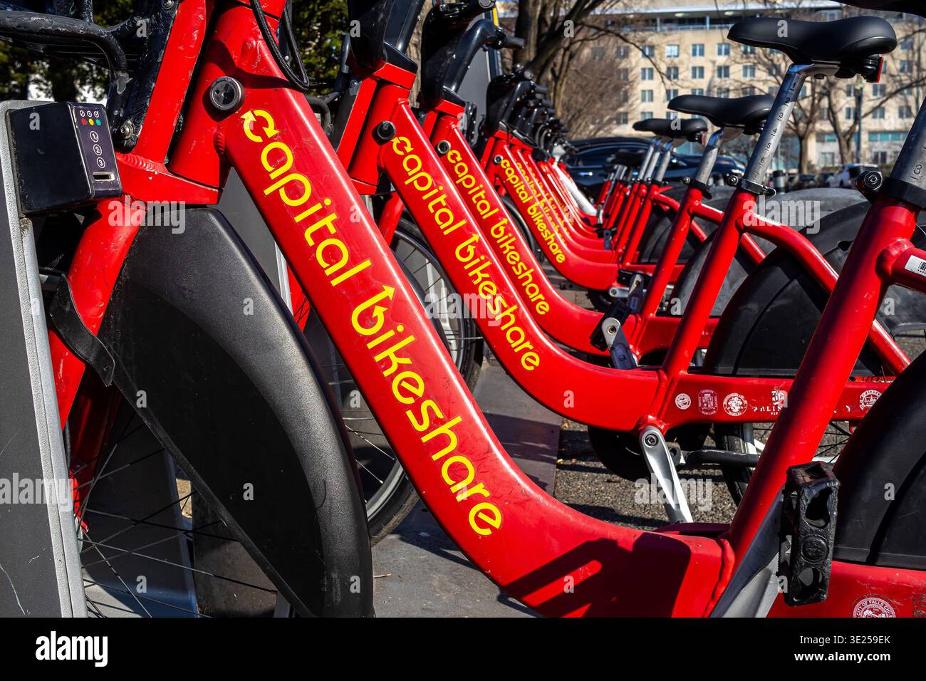 Noleggio biciclette Capital Bikeshare attraccate a Washington DC, biciclette disponibili a noleggio, dock per la rete di condivisione biciclette Foto Stock