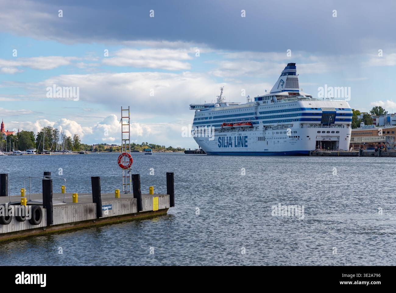 Una foto di una nave da crociera Silja Line attraccata al porto sud di Helsinki. Foto Stock