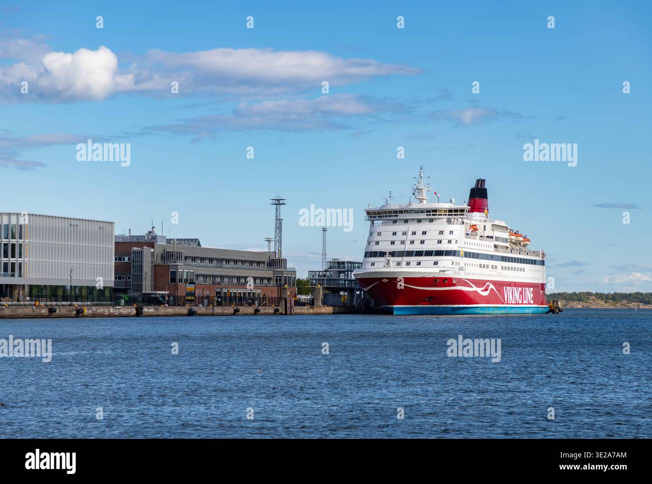 Una foto di una nave da crociera della Viking Line attraccata al porto sud di Helsinki. Foto Stock