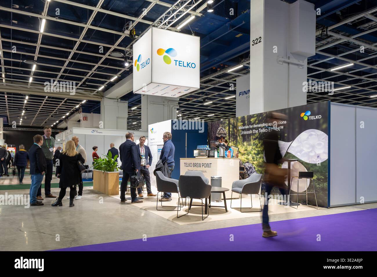 Helsinki, Finlandia - 11 marzo 2026: Uno stand espositivo professionale per l'azienda Telko con visitatori, branding aziendale e un moderno m Foto Stock