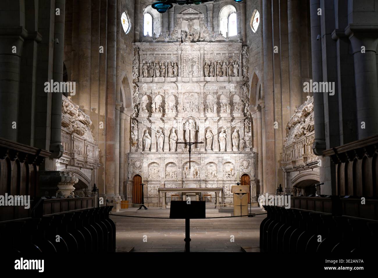 Reial Monestir de Santa Maria de Poblet (cistercense, 1150). Patrimonio mondiale dell'UNESCO. Chiesa, pala d'altare di alabastro di Damià Forment (XVI secolo). Vimbo Foto Stock