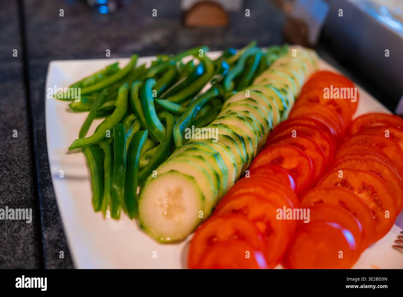 Piatto di verdure fresche al buffet dell'hotel a Oberlech, Austria Foto Stock