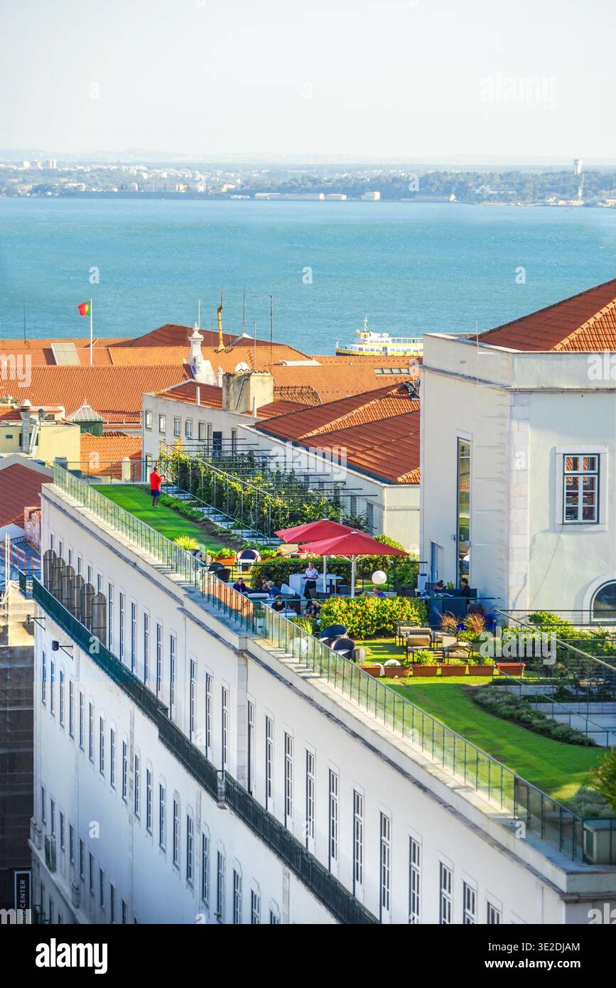 Terrazza panoramica dell'Hotel Chiado a Lisbona, Portogallo Foto Stock