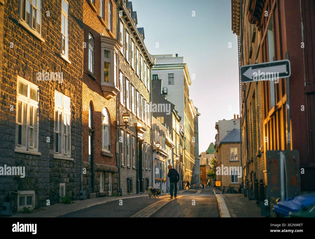 Una strada nella città vecchia di Quebec City al tramonto Foto Stock