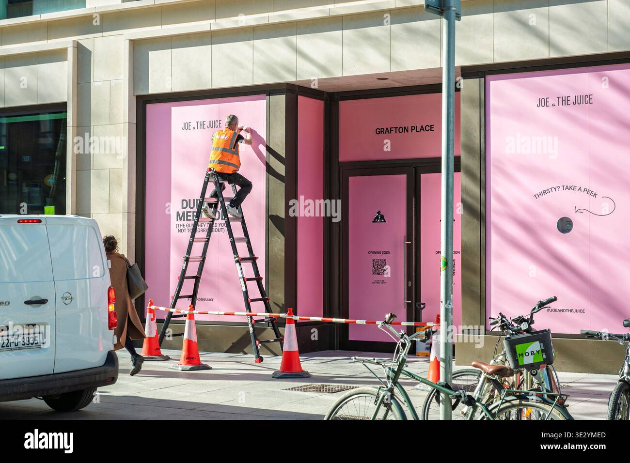 Il New Joe & The Juice Cafe e' in costruzione a Grafton Place e Dawson Street nel centro citta' di Dublino. Foto Stock