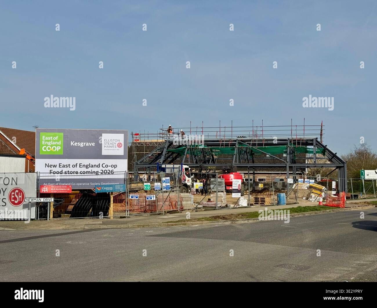 Kesgrave, Suffolk,- 20 marzo 2026 : cantiere supermercato Co Op, Grange Farm. - Immagine stock catturata con smartphone