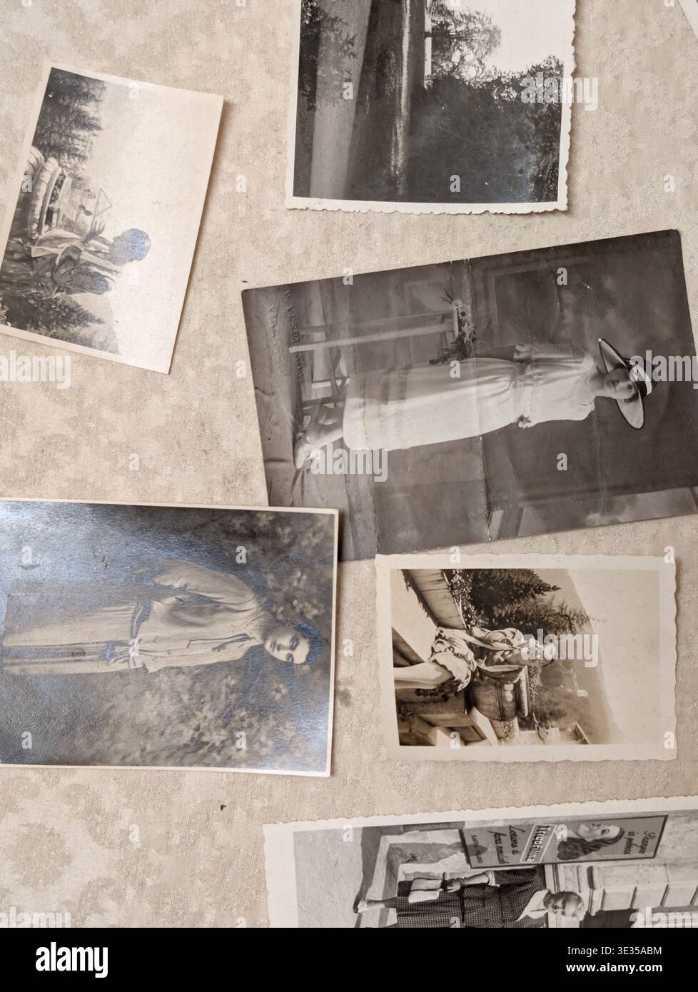 Gruppo di foto vintage sul tavolo Foto Stock