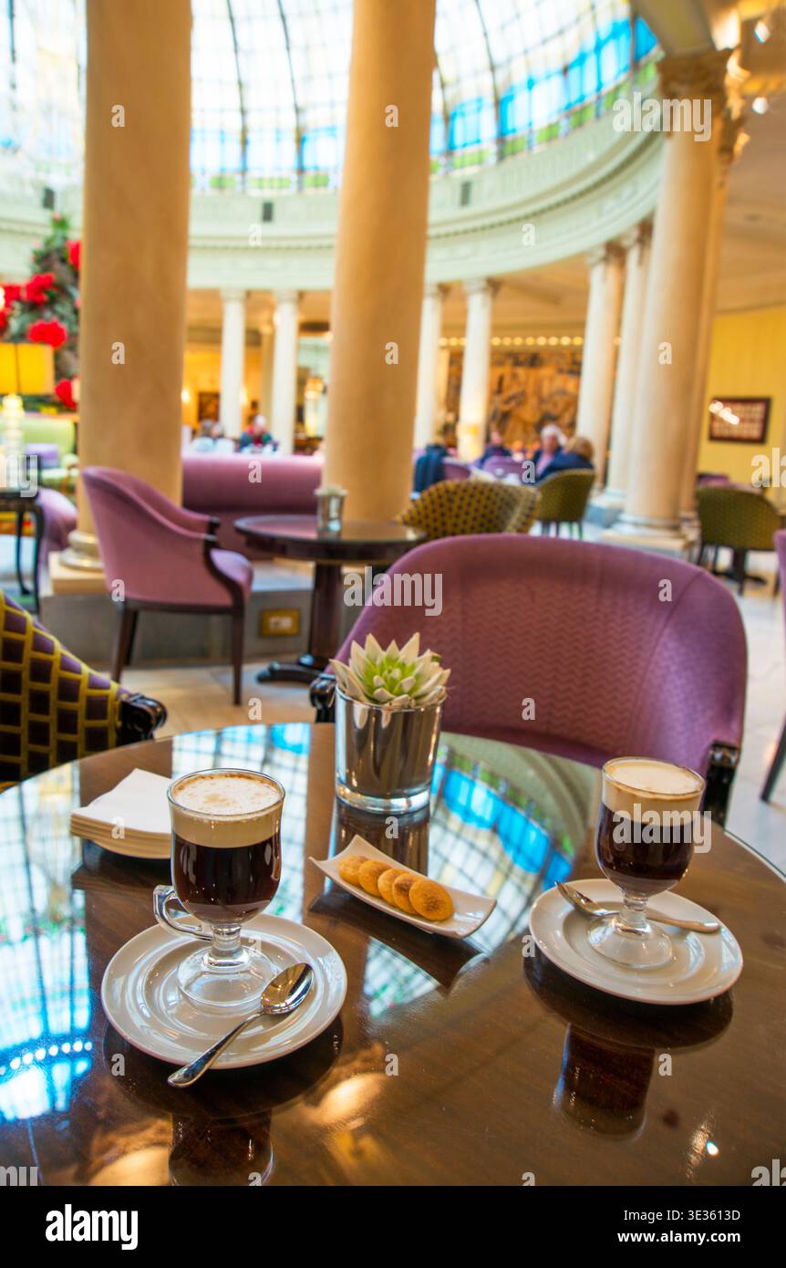 Due caffè irlandesi al Palace Hotel. Madrid, Spagna. Foto Stock
