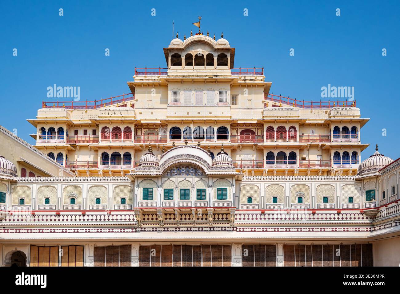 Palazzo della Luna (Chandra Mahal), Palazzo della città e Museo, Jaipur, Rajasthan, India questo edificio a sette piani si erge su Pritram Niwas Chowk, ciascuno Foto Stock