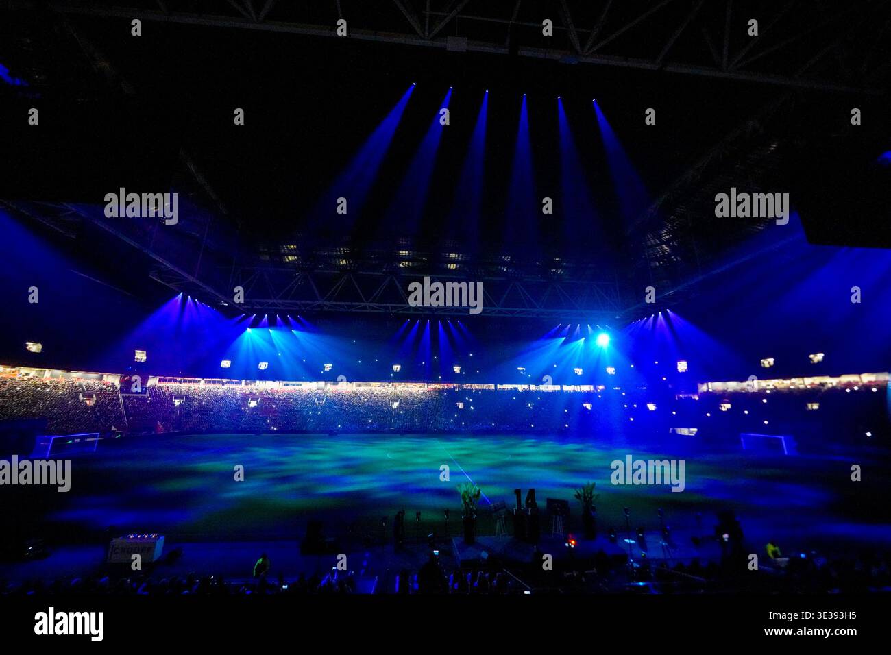 Amsterdam, Paesi Bassi. 21 marzo 2026. AMSTERDAM, 21-03-2026, JohanCruyff Arena, stagione 2025/2026, Premiere Cruijff, Picture Shows Light show prima dell'inizio della premiere Credit: Pro Shots/Alamy Live News Foto Stock