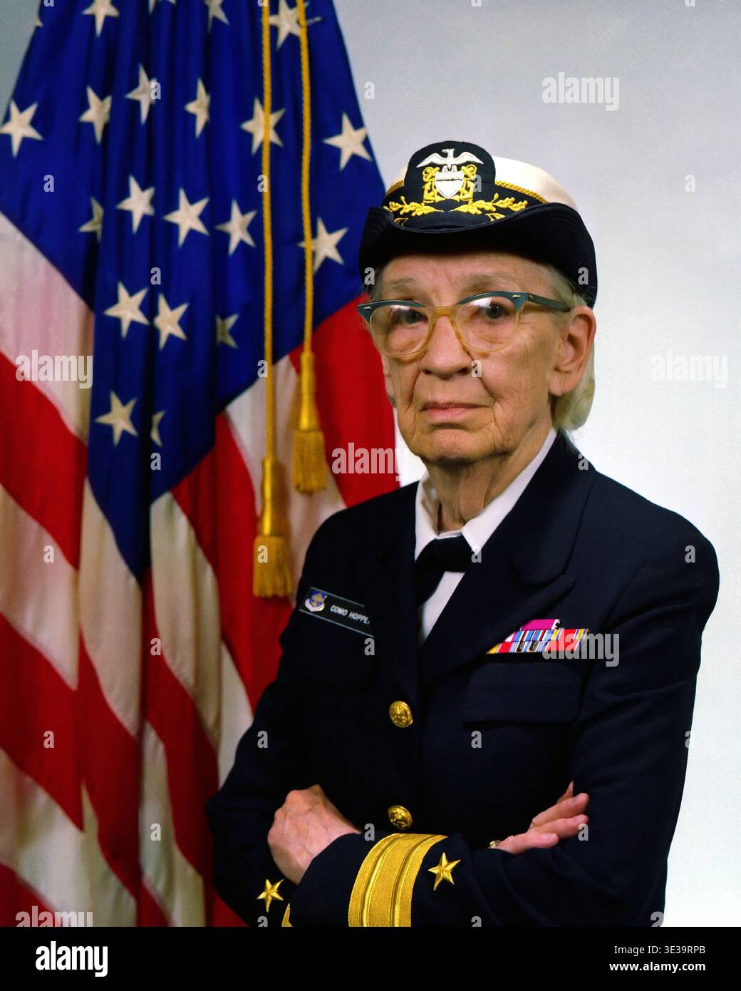 Grace Brewster Hopper (nata Murray; 9 dicembre 1906 – 1 gennaio 1992) è stata una informatica, matematica e contrammiraglio statunitense. Era una pioniera della programmazione informatica. Foto Stock