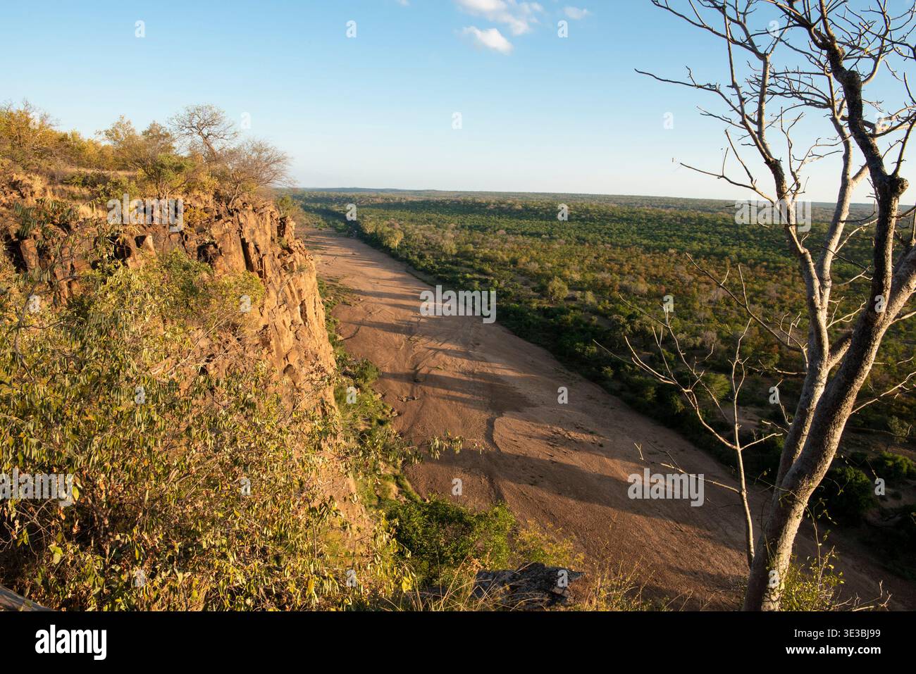 Vista dalle scogliere di Shingwedzi, dal Parco Nazionale di Limpopo, dal Mozambico Foto Stock