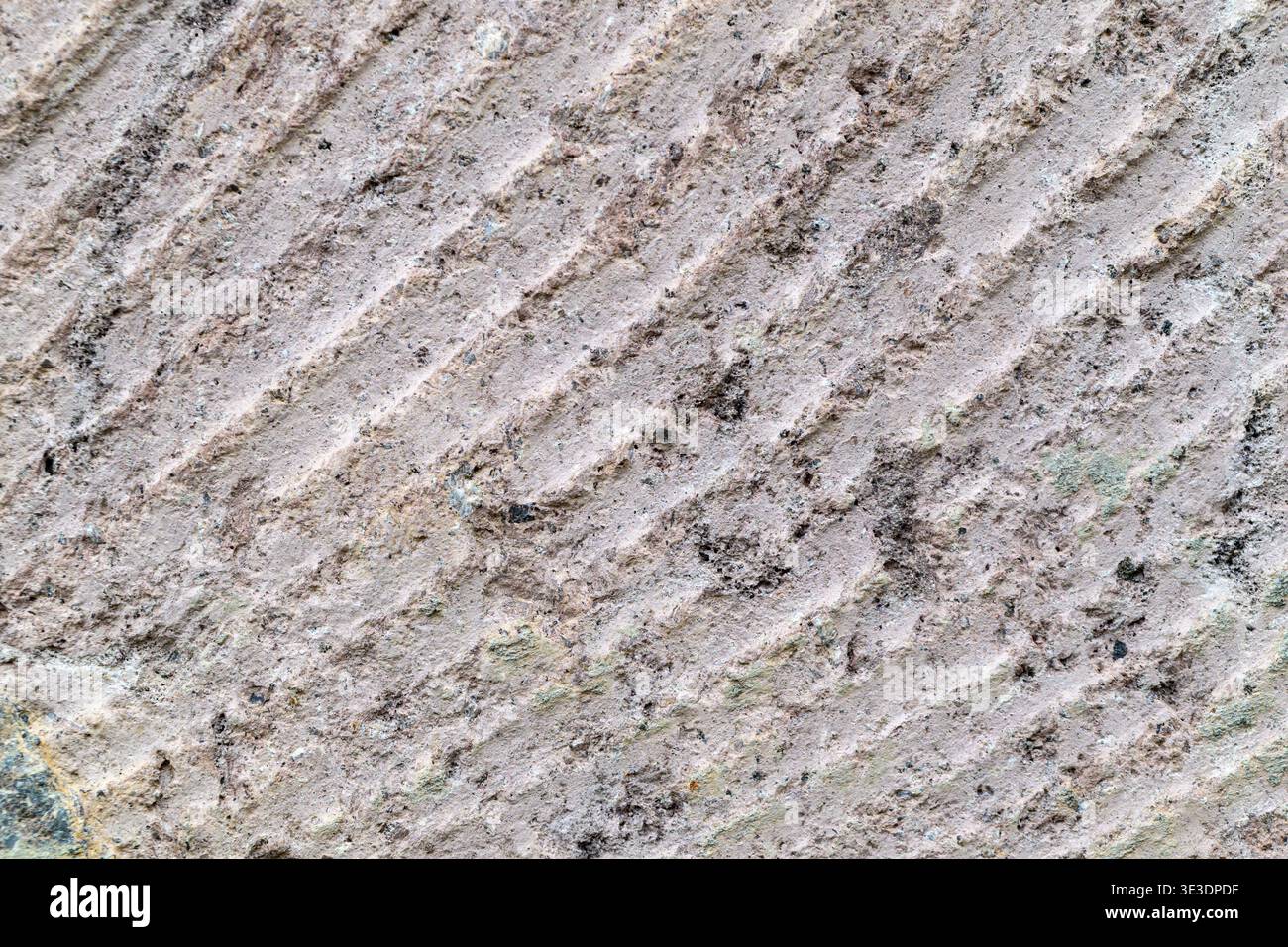 Consistenza in tufo rosa, primo piano su sfondo naturale di roccia vulcanica Foto Stock