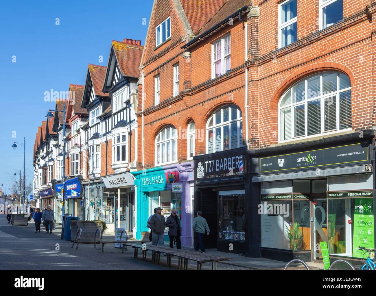 Negozi nella zona pedonale dello shopping, Hamilton Road, Felixstowe, Suffolk, Inghilterra, REGNO UNITO Foto Stock