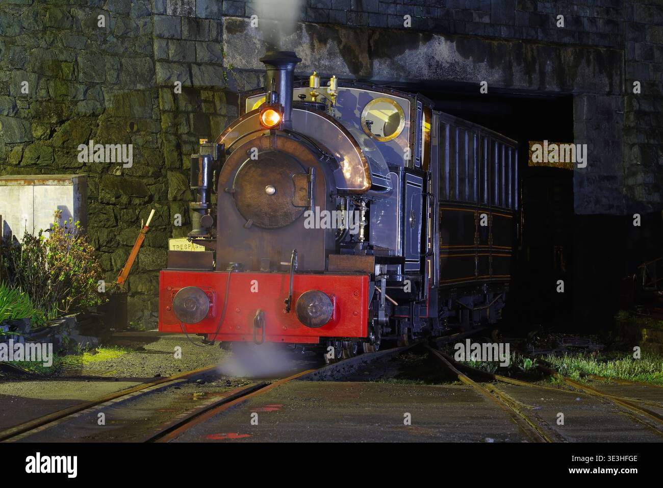 Tal y Llyn Railway No. 4, Edward Thomas, Tywyn Wharf Station, Night Time, Foto Stock