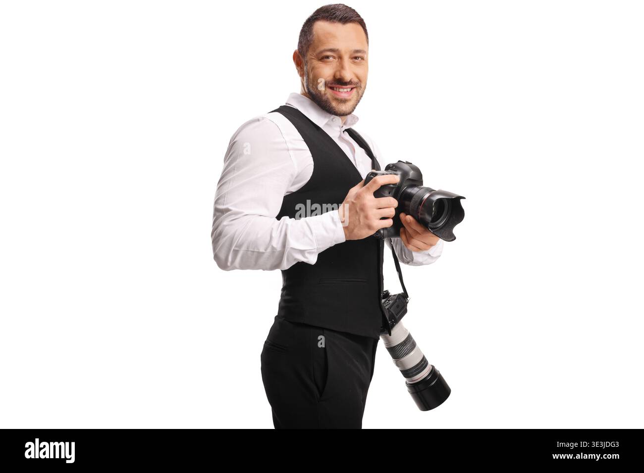 Fotografo maschio sorridente con fotocamere professionali isolate su sfondo bianco Foto Stock