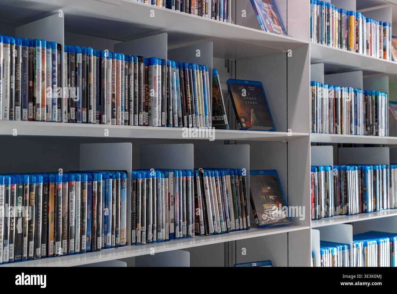 Un'immagine di una collezione di blu-ray. Foto Stock