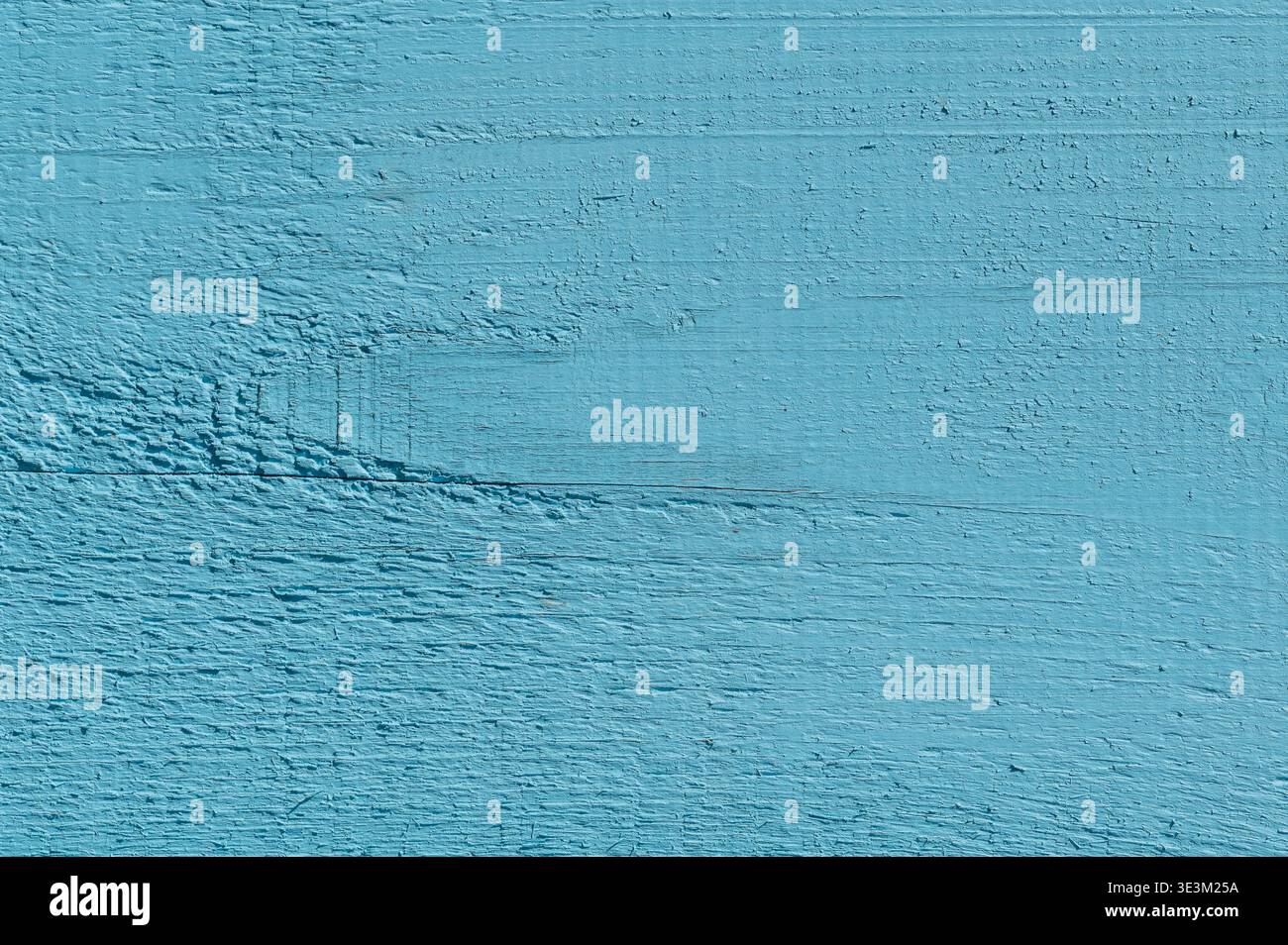 Tavola di legno verniciata blu con motivo a grana visibile, sfondo a trama astratta, superficie rustica con contrasto di colore, materiale naturale per il moderno e. Foto Stock