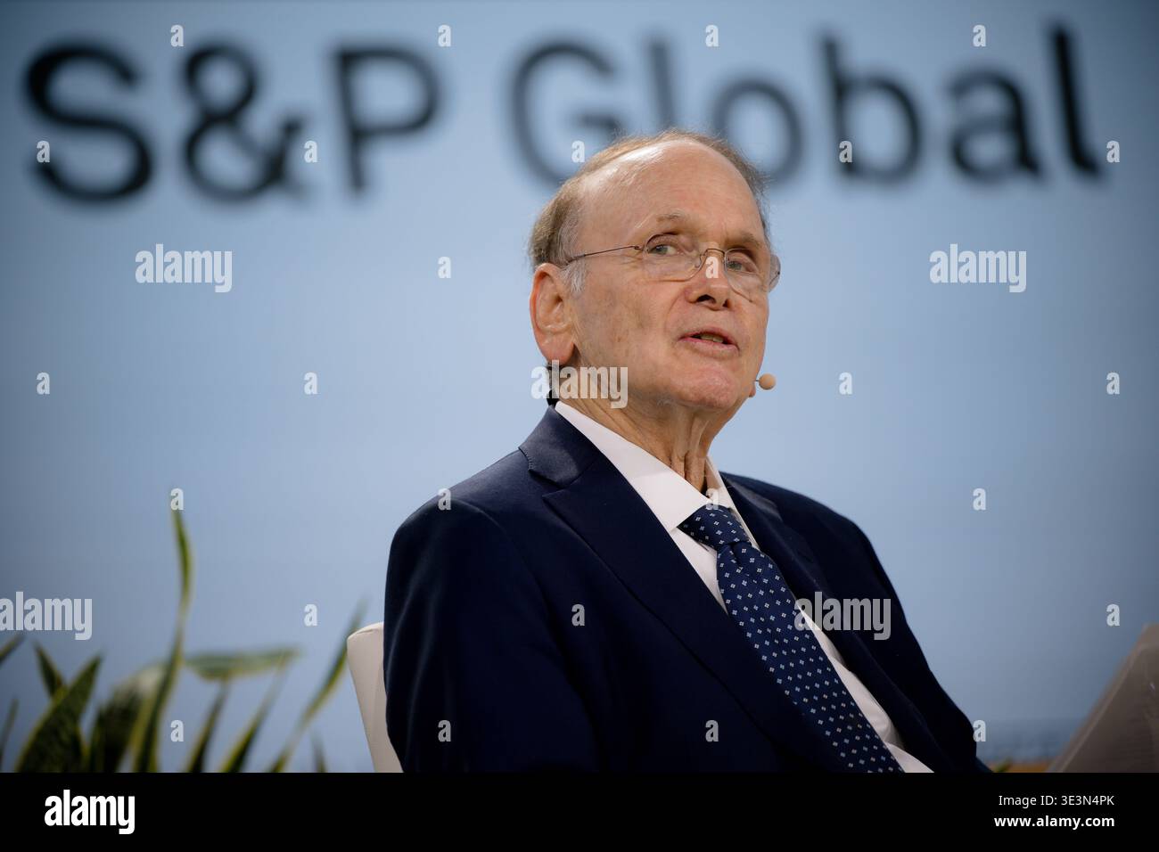 Houston, Stati Uniti. 23 marzo 2026. Daniel Yergin, Presidente di CERAWeek e Vice Presidente di S&P Global, parla sul palco durante CERAWeek 2026 di S&P Global all'Hilton Americas di Houston, Texas, il 23 marzo 2026. La discussione su questo evento riunisce i leader mondiali dell'energia per esplorare il tema di "convergenza e concorrenza: Energia, tecnologia e geopolitica". (Foto di Marcus Ingram/Sipa USA) credito: SIPA USA/Alamy Live News Foto Stock