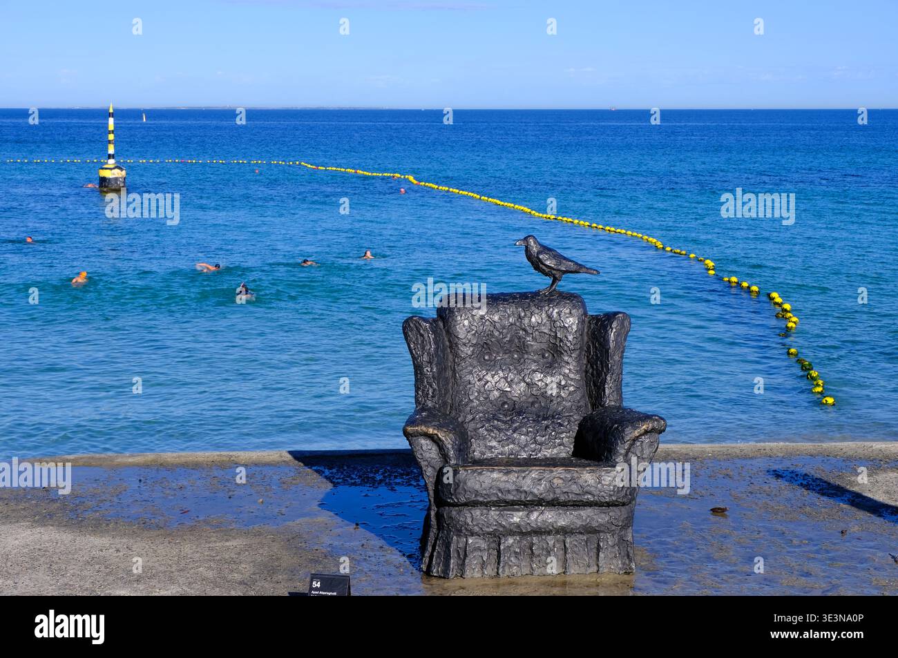Perth Sculpture by the Sea, Cottesloe 2026: «For Peace» di Ayad Alqaragholli, Cottesloe, Perth, Australia occidentale Foto Stock