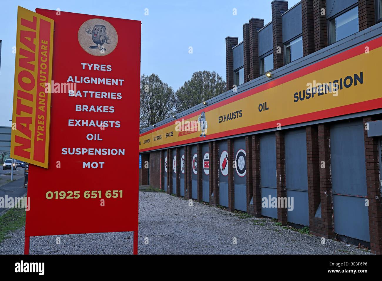 National Tyres Warrington Foto Stock