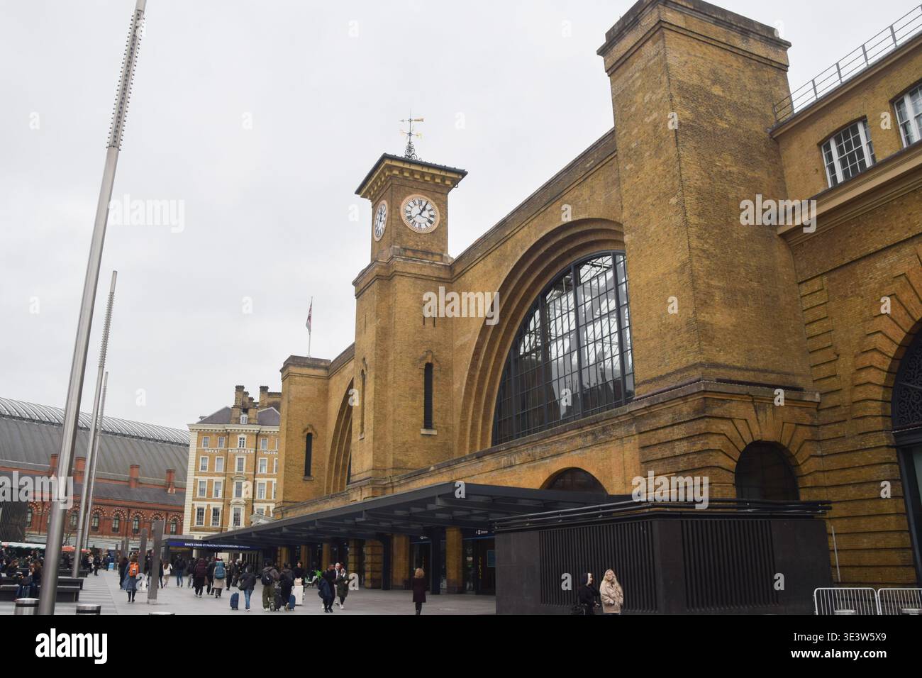 Londra, Regno Unito. 24 marzo 2026. Vista esterna della stazione ferroviaria di King's Cross. Credito: Vuk Valcic/Alamy Foto Stock