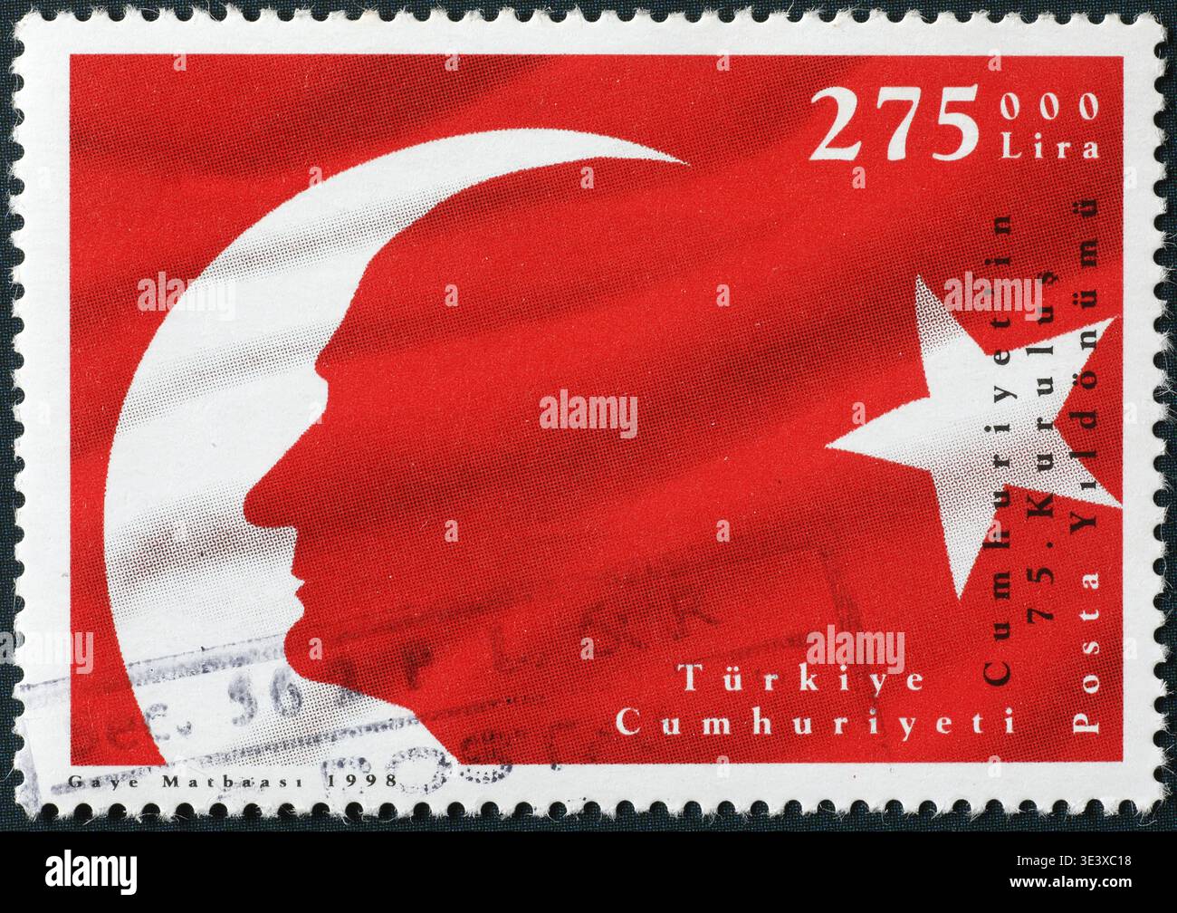 Profilo di Mustafa Kemal Ataturk sulla bandiera turca, francobollo Foto Stock