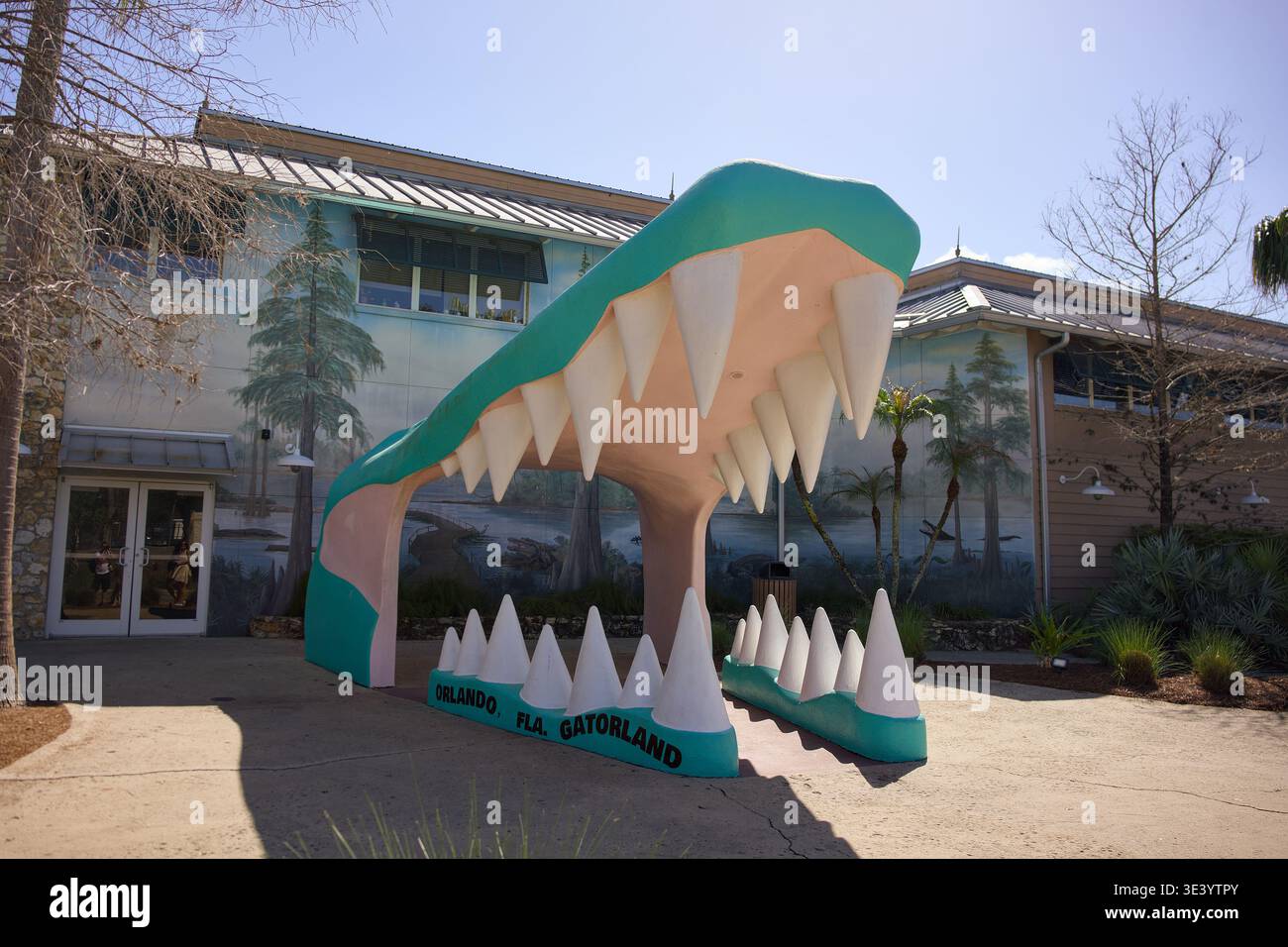 Orlando Florida USA 9 marzo 2026 ingresso alla bocca degli alligatori giganti a Gatorland Foto Stock