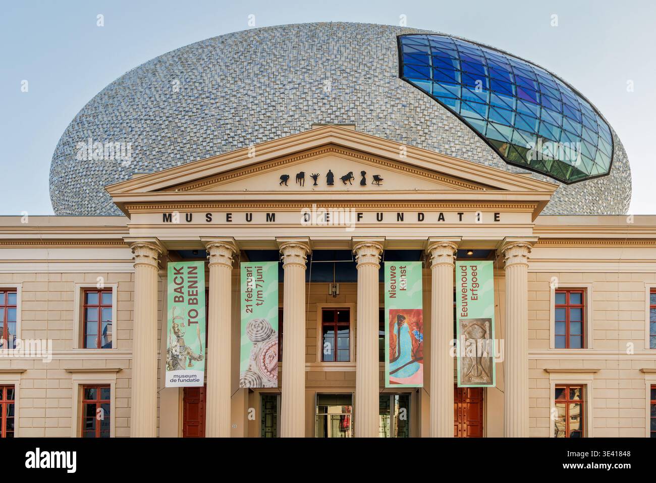 Zwolle, Paesi Bassi - 19 marzo 2026: Ingresso al Dutch Museum de Fundatie, che possiede e gestisce una vasta collezione di arti visive a Zwolle Foto Stock