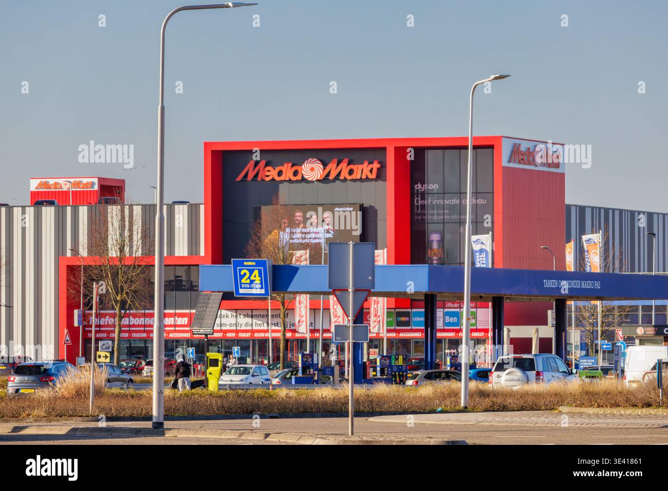 Duiven, Paesi Bassi - 4 febbraio 2026: Visualizza in un negozio olandese di elettronica di consumo Mediamarkt a Duiven, Paesi Bassi Foto Stock