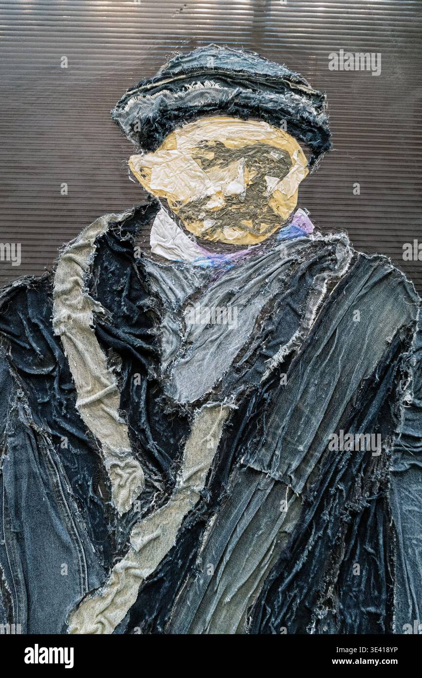 Ritratto di un uomo con cappello tradizionale dall'opera d'arte "quando hanno iniziato a vederci" di Saule Suleimenova al museo d'arte di Almaty Foto Stock