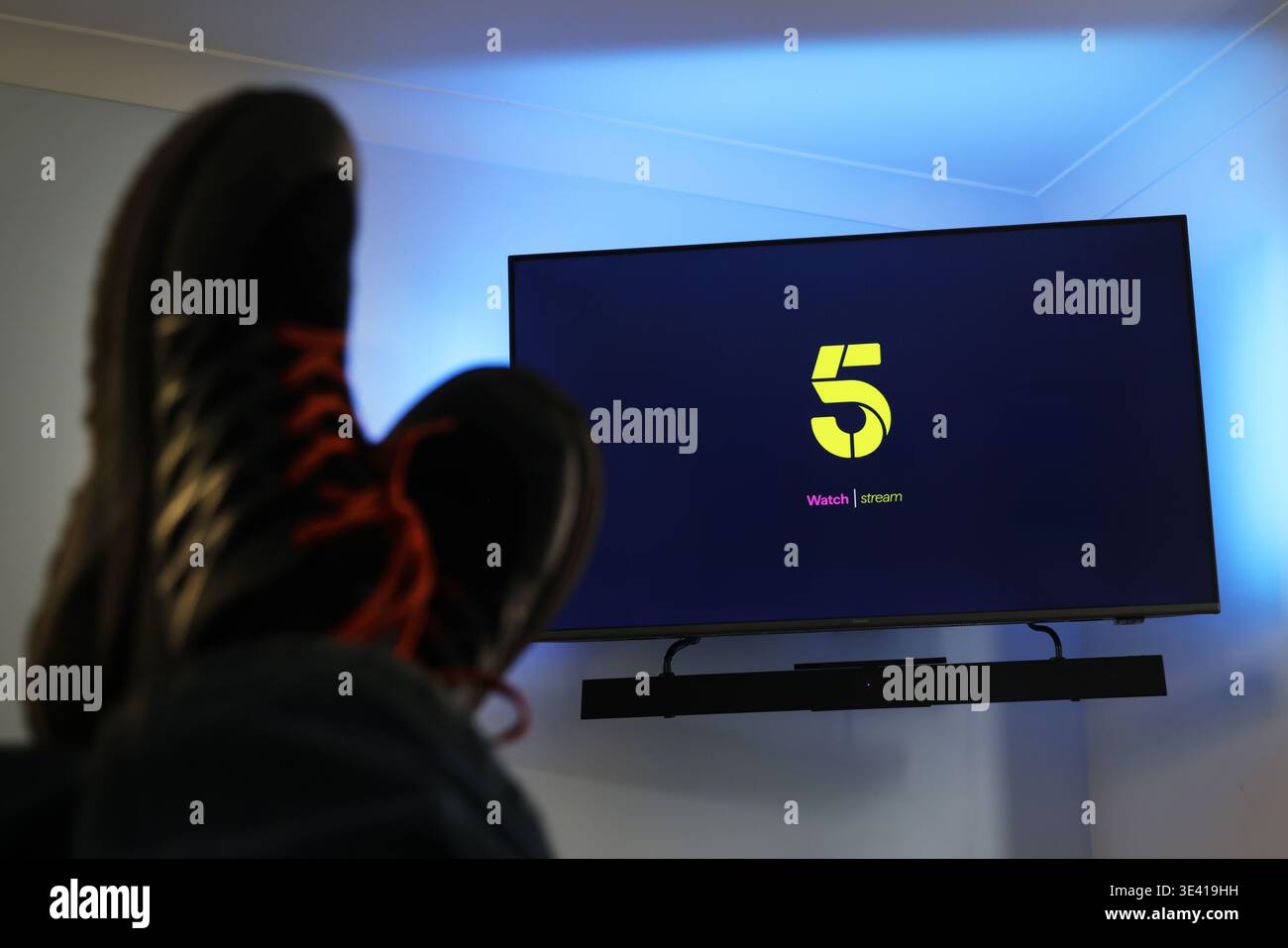 Canali di streaming TV nel Regno Unito, ora TV, ora, Disney Plus, Disney Channel, canale 4, Canale quattro, più 4, più quattro, Canale 5, MY5, ITV X, ITV, BBC Foto Stock