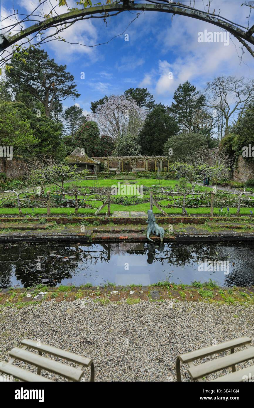 Il giardino recintato di Trewithen Gardens, Truro, Cornovaglia, Inghilterra, Regno Unito Foto Stock