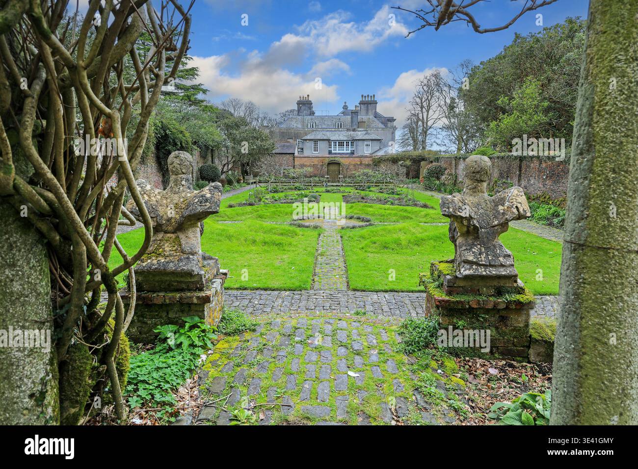 Il giardino recintato di Trewithen Gardens, Truro, Cornovaglia, Inghilterra, Regno Unito Foto Stock