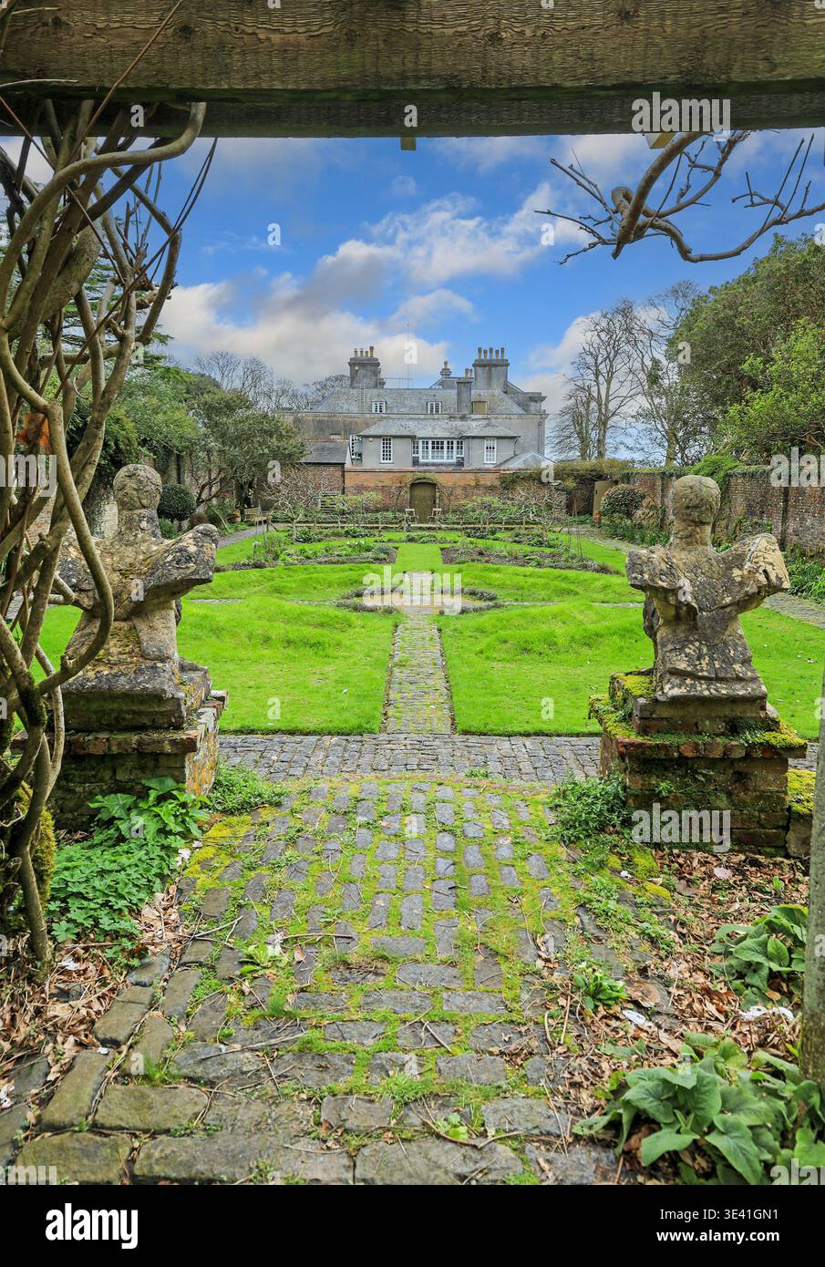 Il giardino recintato di Trewithen Gardens, Truro, Cornovaglia, Inghilterra, Regno Unito Foto Stock