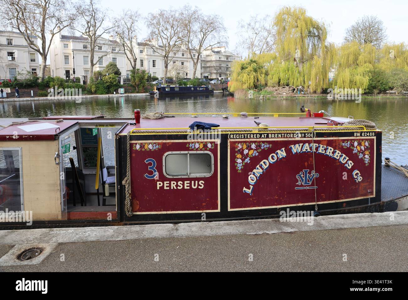 London Waterbus Company chiatta Perseus ormeggiata a Little Venice Londra Regno Unito marzo 2026 Foto Stock