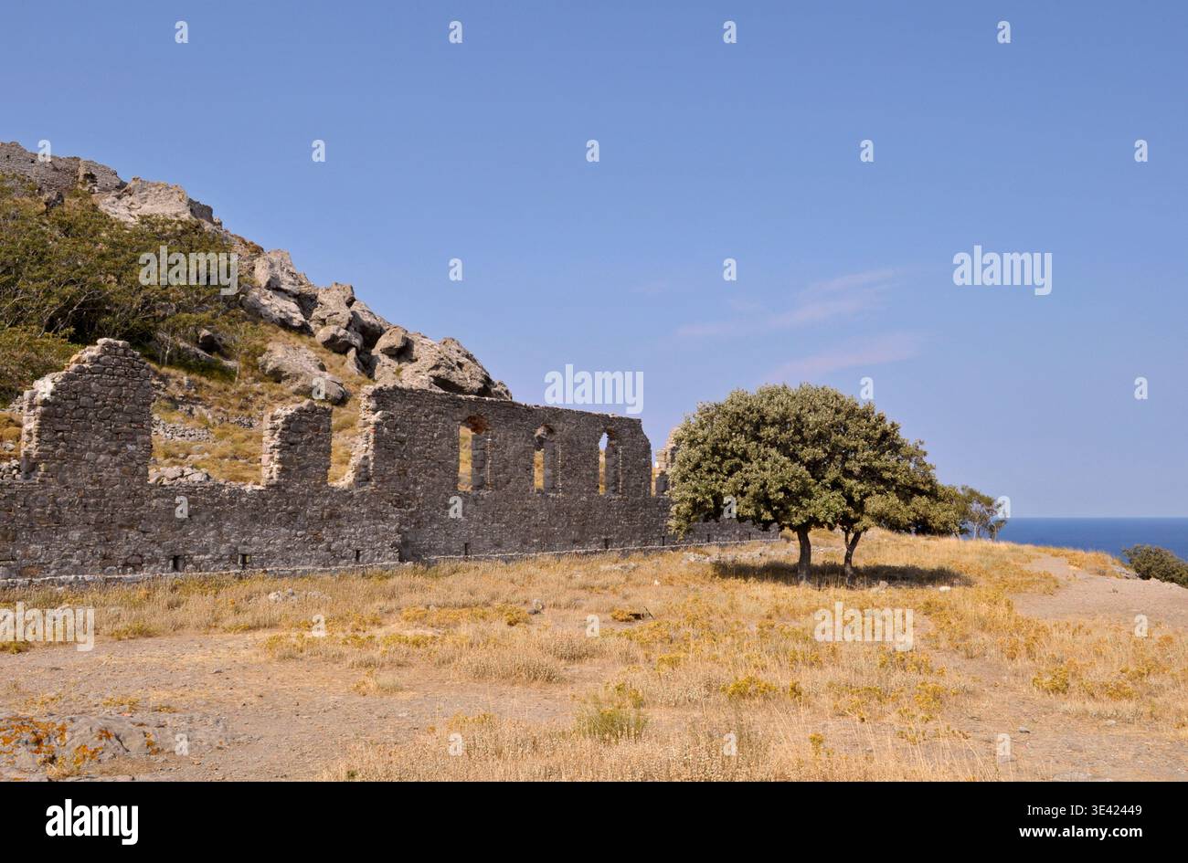 antiche rovine nel parco del castello a Myrina, sull'isola di Lemno, Grecia. Foto Stock