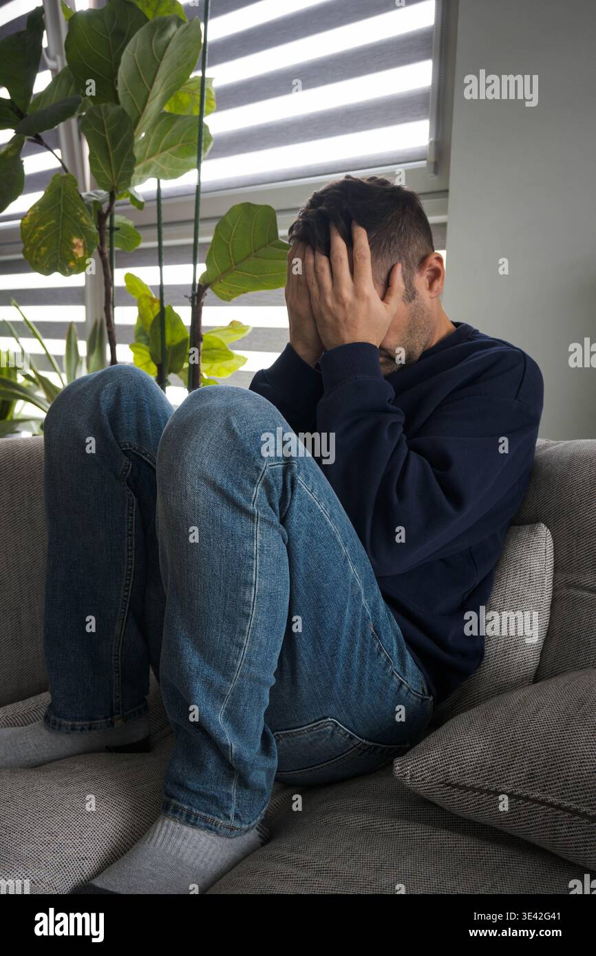 Il crollo di un uomo. Foto Stock